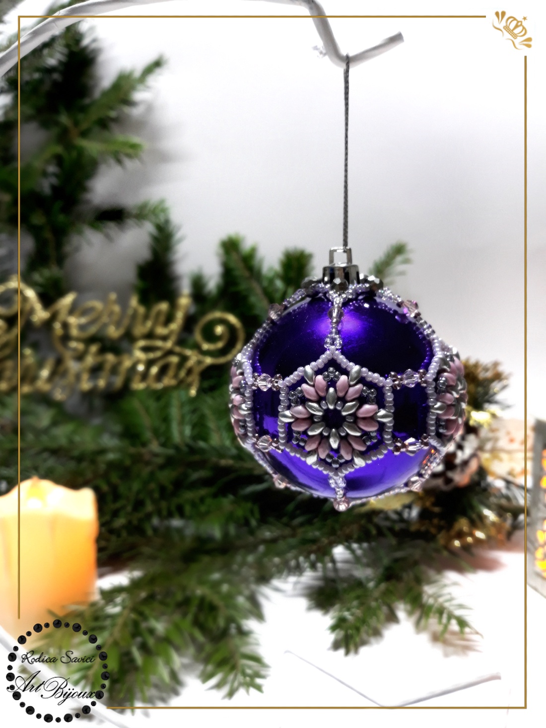 Globuleț Crăciun decorat cu mărgele - mov cu fulg argintiu - accesorii de crăciun - decorațiuni de crăciun de casă - decorațiuni pentru pomul de crăciun - Artynos.ro Globuleț Crăciun decorat cu mărgele - mov cu fulg argintiu - accesorii de crăciun - decorațiuni de crăciun de casă - decorațiuni pentru pomul de crăciun - Artynos.ro