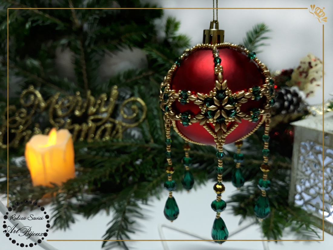 Globuleț Crăciun decorat cu mărgele - roșu cu ciucuri verzi - accesorii de crăciun - decorațiuni de crăciun de casă - decorațiuni pentru pomul de crăciun - Artynos.ro Globuleț Crăciun decorat cu mărgele - roșu cu ciucuri verzi - accesorii de crăciun - decorațiuni de crăciun de casă - decorațiuni pentru pomul de crăciun - Artynos.ro