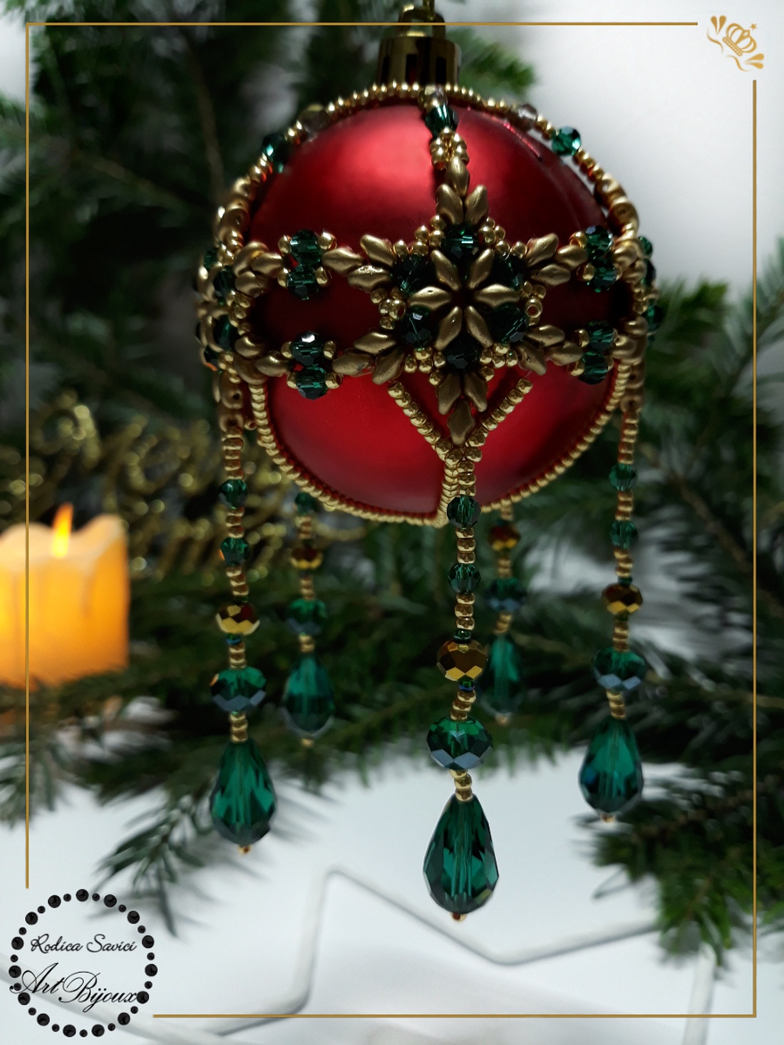Globuleț Crăciun decorat cu mărgele - roșu cu ciucuri verzi - accesorii de crăciun - decorațiuni de crăciun de casă - decorațiuni pentru pomul de crăciun - Artynos.ro Globuleț Crăciun decorat cu mărgele - roșu cu ciucuri verzi - accesorii de crăciun - decorațiuni de crăciun de casă - decorațiuni pentru pomul de crăciun - Artynos.ro