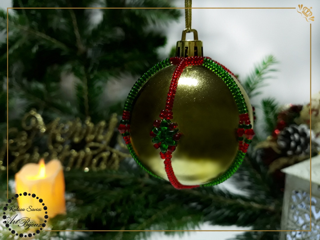 Globuleț Crăciun decorat cu mărgele - auriu cu floricele verzi - accesorii de crăciun - decorațiuni de crăciun de casă - decorațiuni pentru pomul de crăciun - Artynos.ro Globuleț Crăciun decorat cu mărgele - auriu cu floricele verzi - accesorii de crăciun - decorațiuni de crăciun de casă - decorațiuni pentru pomul de crăciun - Artynos.ro