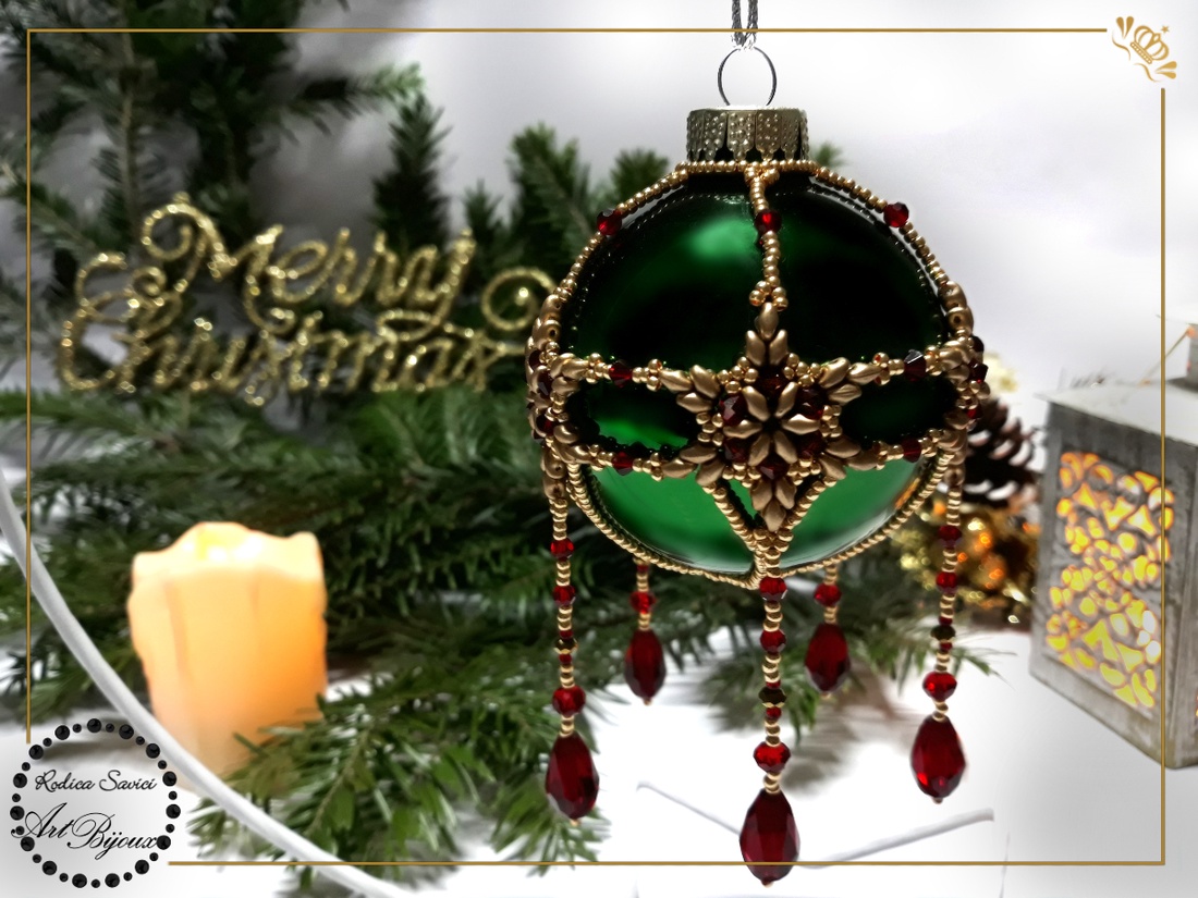 Globuleț Crăciun decorat cu mărgele - verde cu ciucuri roșii - accesorii de crăciun - decorațiuni de crăciun de casă - decorațiuni pentru pomul de crăciun - Artynos.ro Globuleț Crăciun decorat cu mărgele - verde cu ciucuri roșii - accesorii de crăciun - decorațiuni de crăciun de casă - decorațiuni pentru pomul de crăciun - Artynos.ro