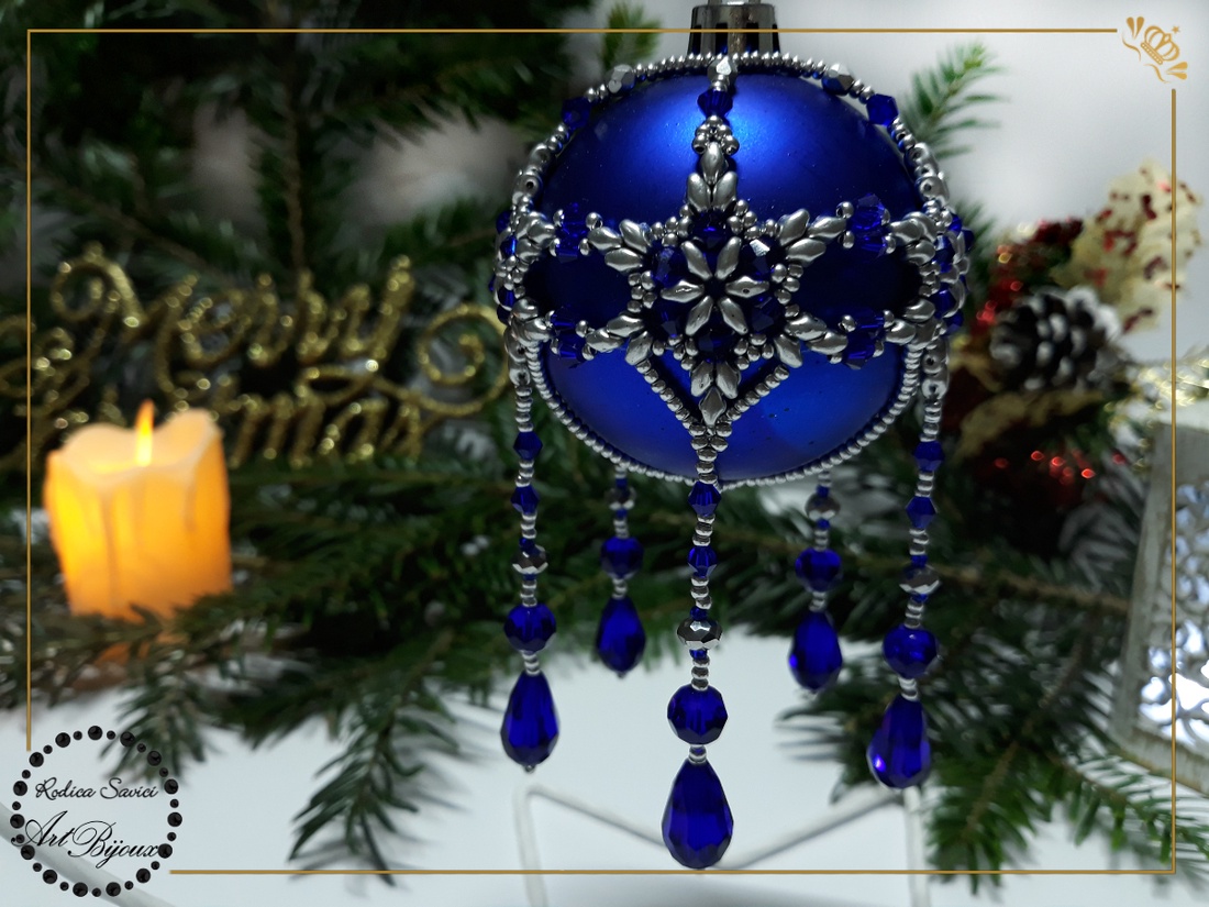 Globuleț Crăciun decorat cu mărgele - albastru cu ciucuri argintiu+albastru - accesorii de crăciun - decorațiuni de crăciun de casă - decorațiuni pentru pomul de crăciun - Artynos.ro Globuleț Crăciun decorat cu mărgele - albastru cu ciucuri argintiu+albastru - accesorii de crăciun - decorațiuni de crăciun de casă - decorațiuni pentru pomul de crăciun - Artynos.ro