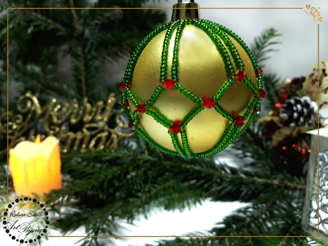 Globuleț Crăciun decorat cu mărgele - auriu cu romburi verzi - accesorii de crăciun - decorațiuni de crăciun de casă - decorațiuni pentru pomul de crăciun - Artynos.ro Globuleț Crăciun decorat cu mărgele - auriu cu romburi verzi - accesorii de crăciun - decorațiuni de crăciun de casă - decorațiuni pentru pomul de crăciun - Artynos.ro