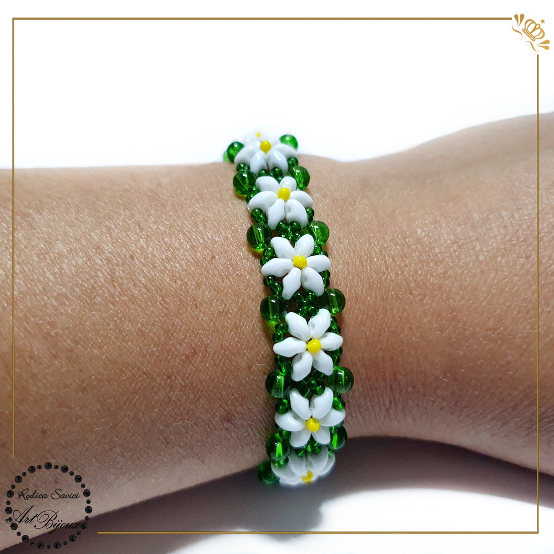 BRĂȚARĂ cu floricele alb+verde - bijuterii - brățări - brățară cu mărgele - Artynos.ro