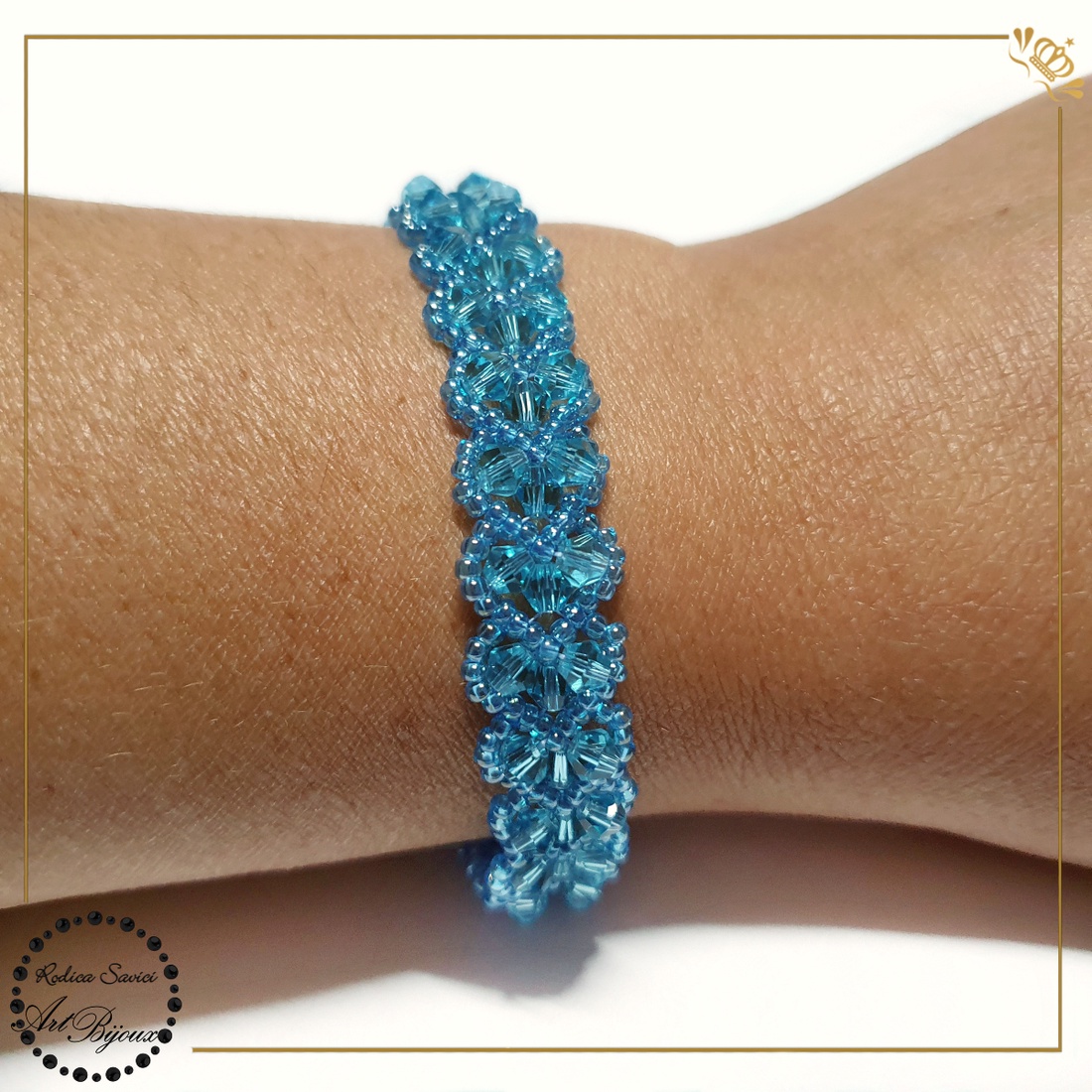 BRĂȚARĂ cu INIMIOARE din cristale - bleu transparent - bijuterii - brățări - brățări din mărgele - Artynos.ro BRĂȚARĂ cu INIMIOARE din cristale - bleu transparent - bijuterii - brățări - brățări din mărgele - Artynos.ro