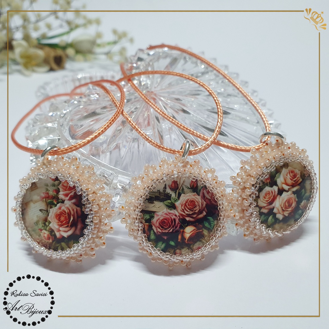 PANDANTIV trandafiri cu margine roz-piersică - Nr.3 - bijuterii - coliere - pandative - Artynos.ro PANDANTIV trandafiri cu margine roz-piersică - Nr.3 - bijuterii - coliere - pandative - Artynos.ro