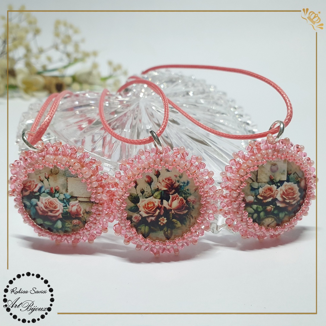 PANDANTIV trandafiri cu margine roz - Nr.8 - bijuterii - coliere - pandative - Artynos.ro PANDANTIV trandafiri cu margine roz - Nr.8 - bijuterii - coliere - pandative - Artynos.ro