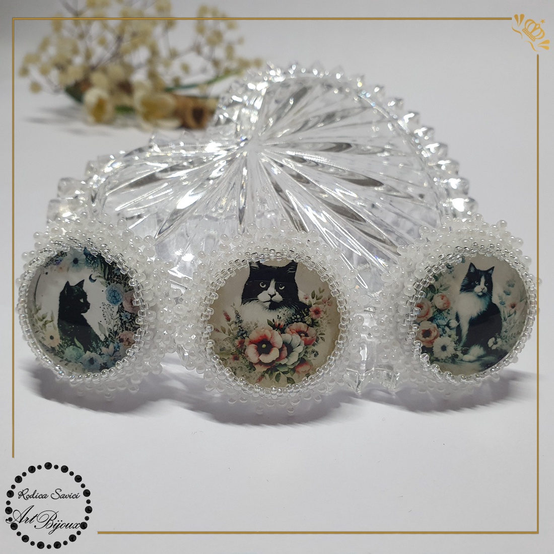 BROȘĂ pisici alb cu negru - Nr.3 - bijuterii - broșe - Artynos.ro BROȘĂ pisici alb cu negru - Nr.3 - bijuterii - broșe - Artynos.ro