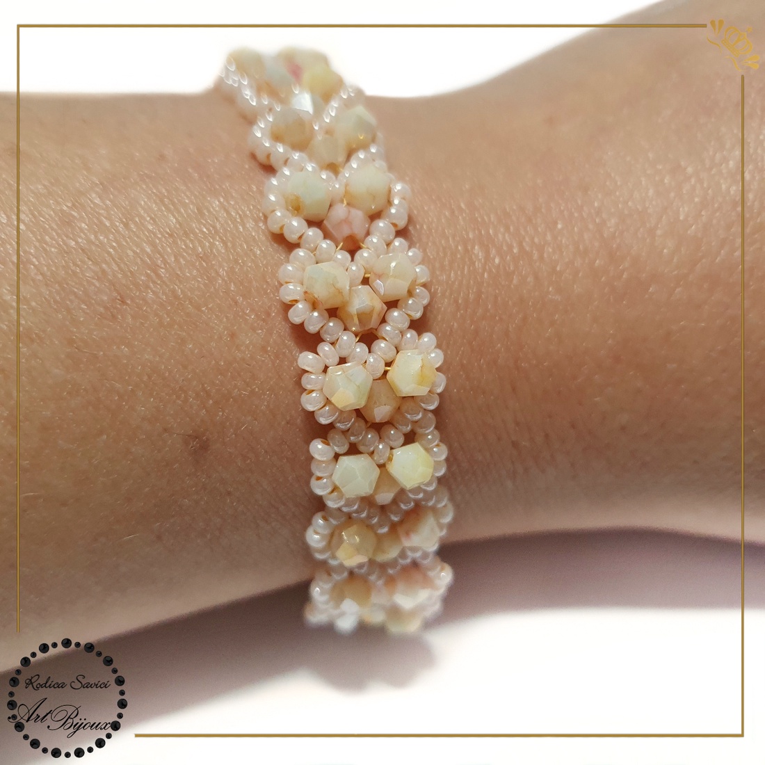 BRĂȚARĂ cu INIMIOARE din cristale - somon - bijuterii - brățări - brățări din mărgele - Artynos.ro