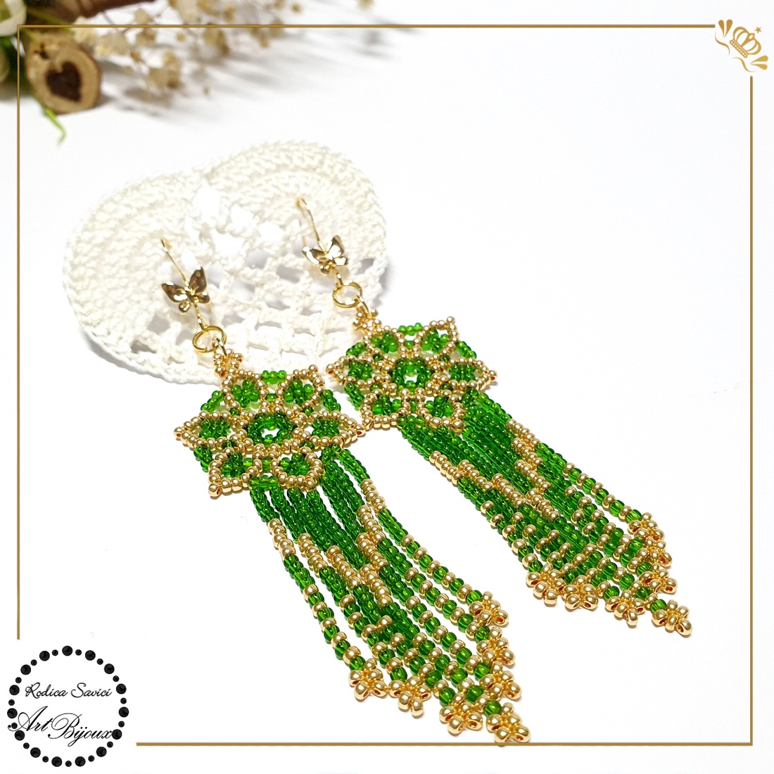 CERCEI CU FLOARE ȘI FRANJURI - verde cu auriu - bijuterii - cercei - cercei din mărgele - Artynos.ro