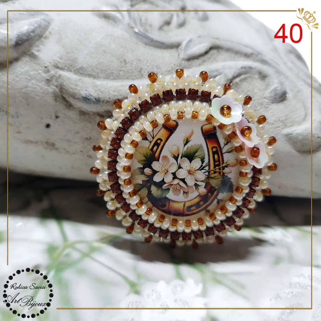 Broșă flori și potcoavă - nr 40 - bijuterii - broșe - Artynos.ro