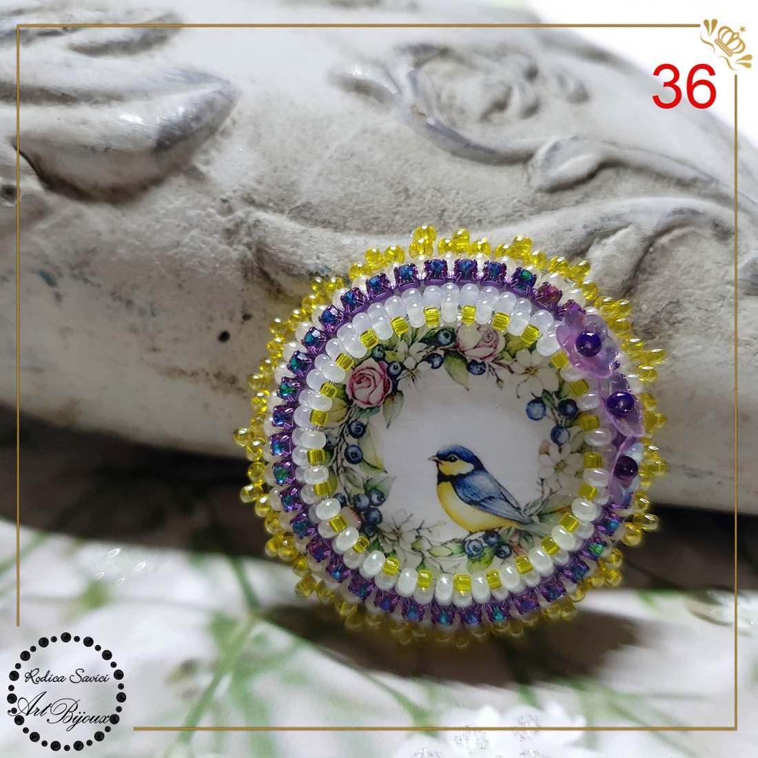 Broșă pasăre pe creangă înflorită - nr 36 - bijuterii - broșe - Artynos.ro