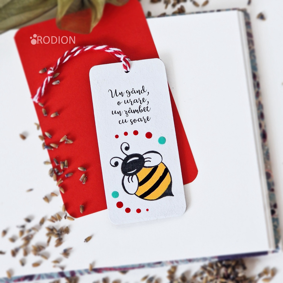 Martisoare semn de carte pictate manual cu mesaj Buburuza / Albinuță - bijuterii - mărțișor - Artynos.ro Martisoare semn de carte pictate manual cu mesaj Buburuza / Albinuță - bijuterii - mărțișor - Artynos.ro