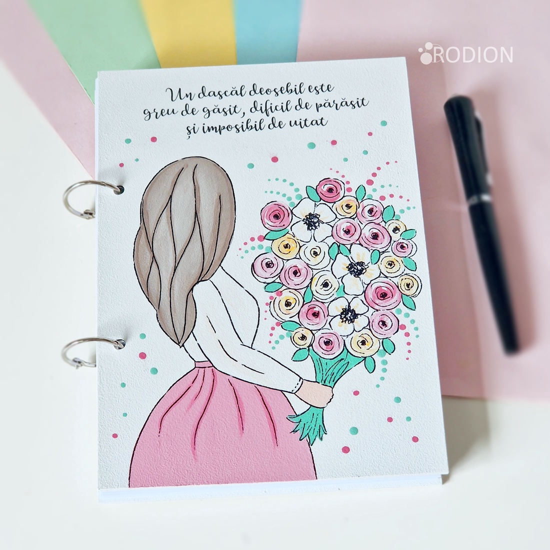 Agendă personalizată cu nume pictată manual cadou Învățătoare - casă & stil de viață - papetărie de hârtie - caiete și jurnal - Artynos.ro Agendă personalizată cu nume pictată manual cadou Învățătoare - casă & stil de viață - papetărie de hârtie - caiete și jurnal - Artynos.ro