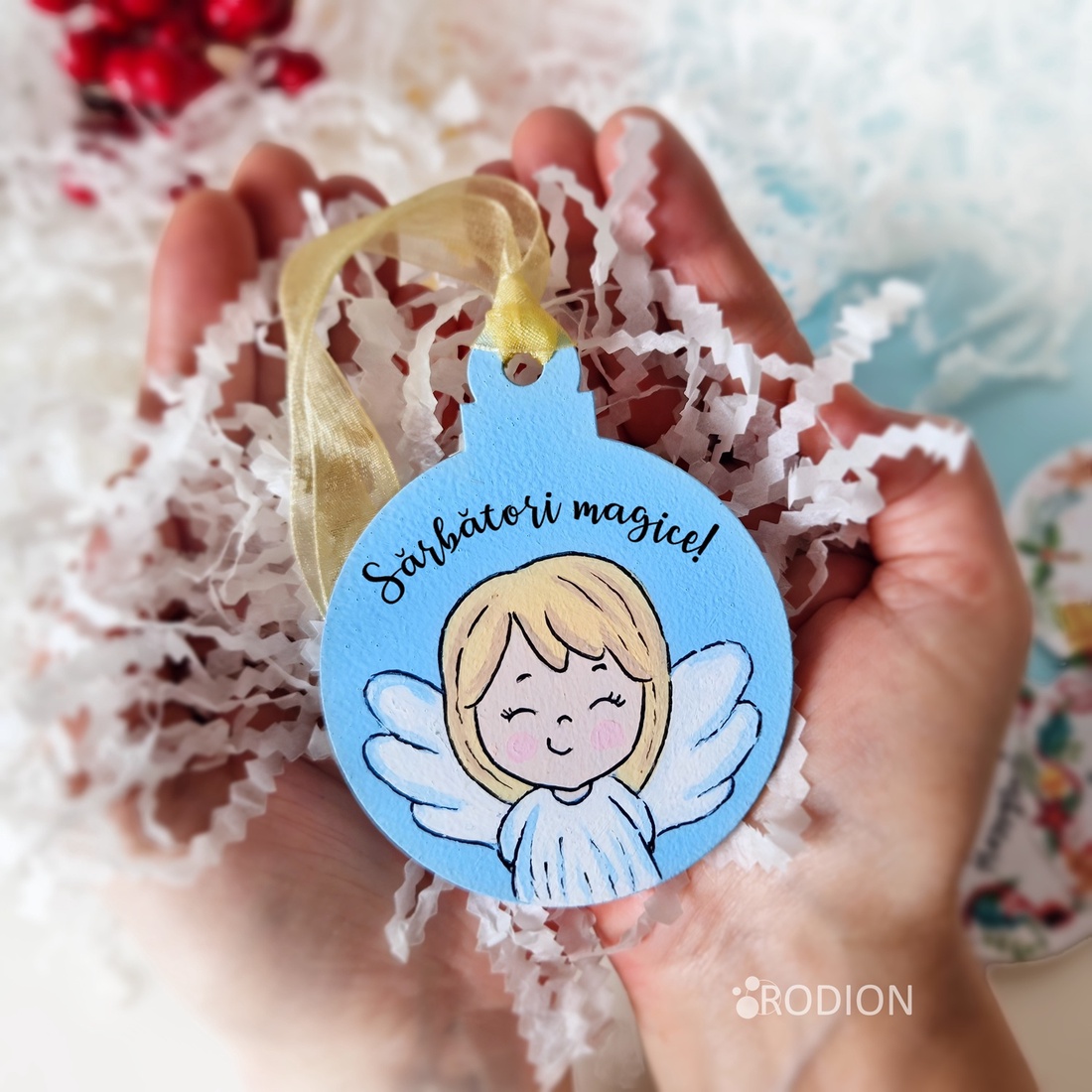 Glob Craciun pictat manual personalizat cu mesaj Ingeras - crăciun - decorațiuni de crăciun de casă - globuri de crăciun - Artynos.ro