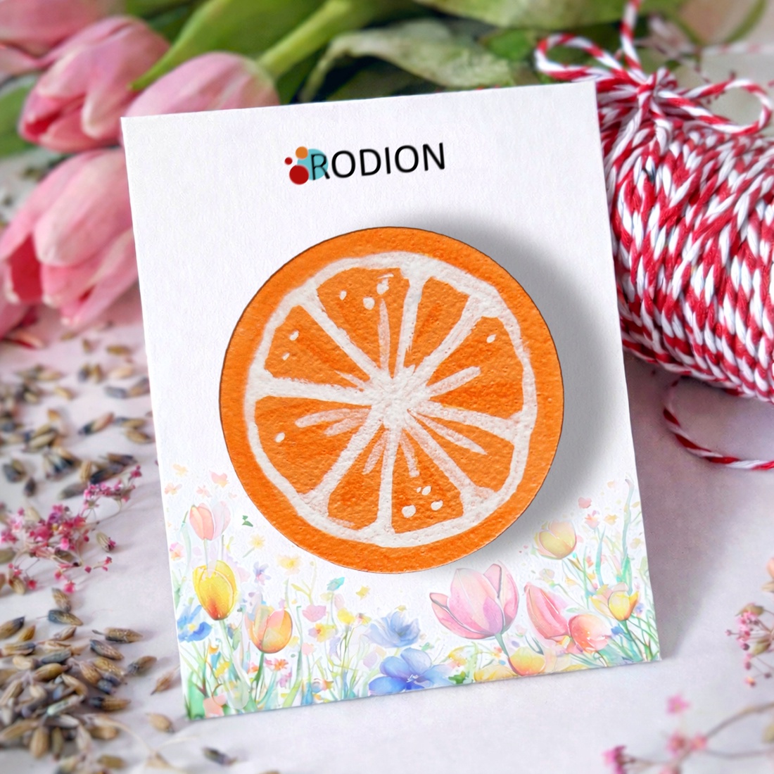 Martisoare brosa pictate manual in forma de felie de portocala - bijuterii - mărțișor - Artynos.ro