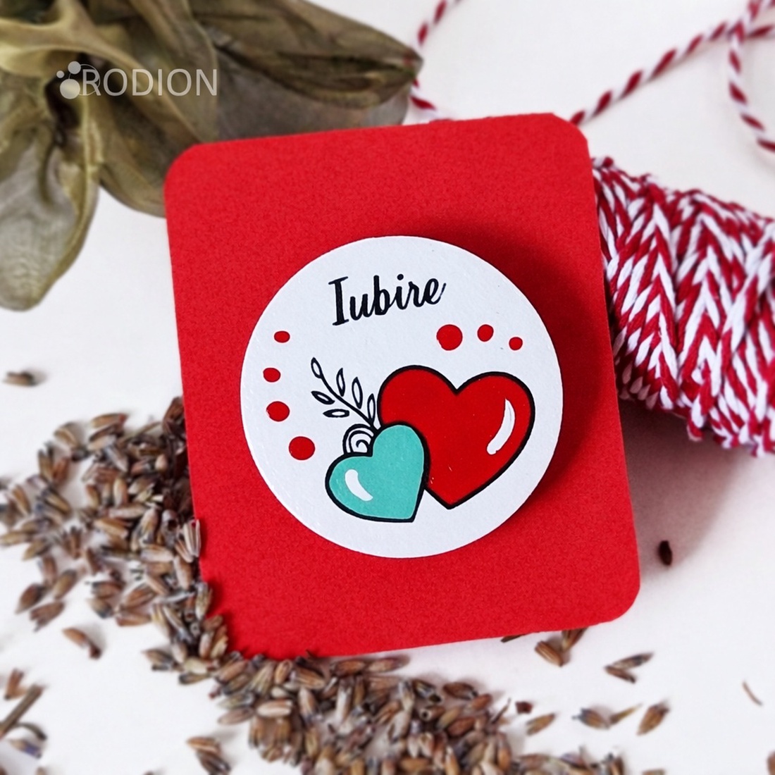 Martisor brosa Inimioare pictat manual cu text handmade - bijuterii - mărțișor - Artynos.ro