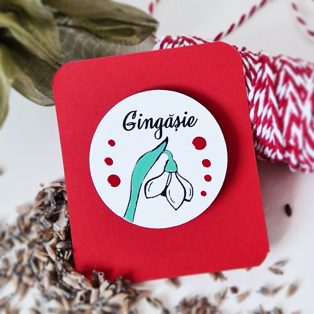 Martisor brosa Ghiocel pictat manual cu text handmade - bijuterii - mărțișor - Artynos.ro