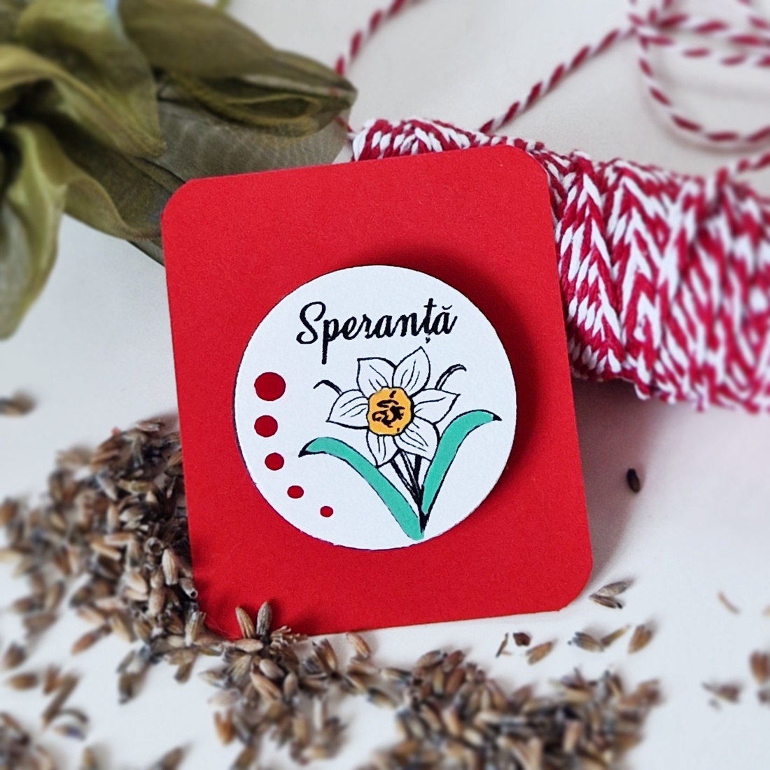 Martisor brosa Narcisa pictat manual cu text handmade - bijuterii - mărțișor - Artynos.ro