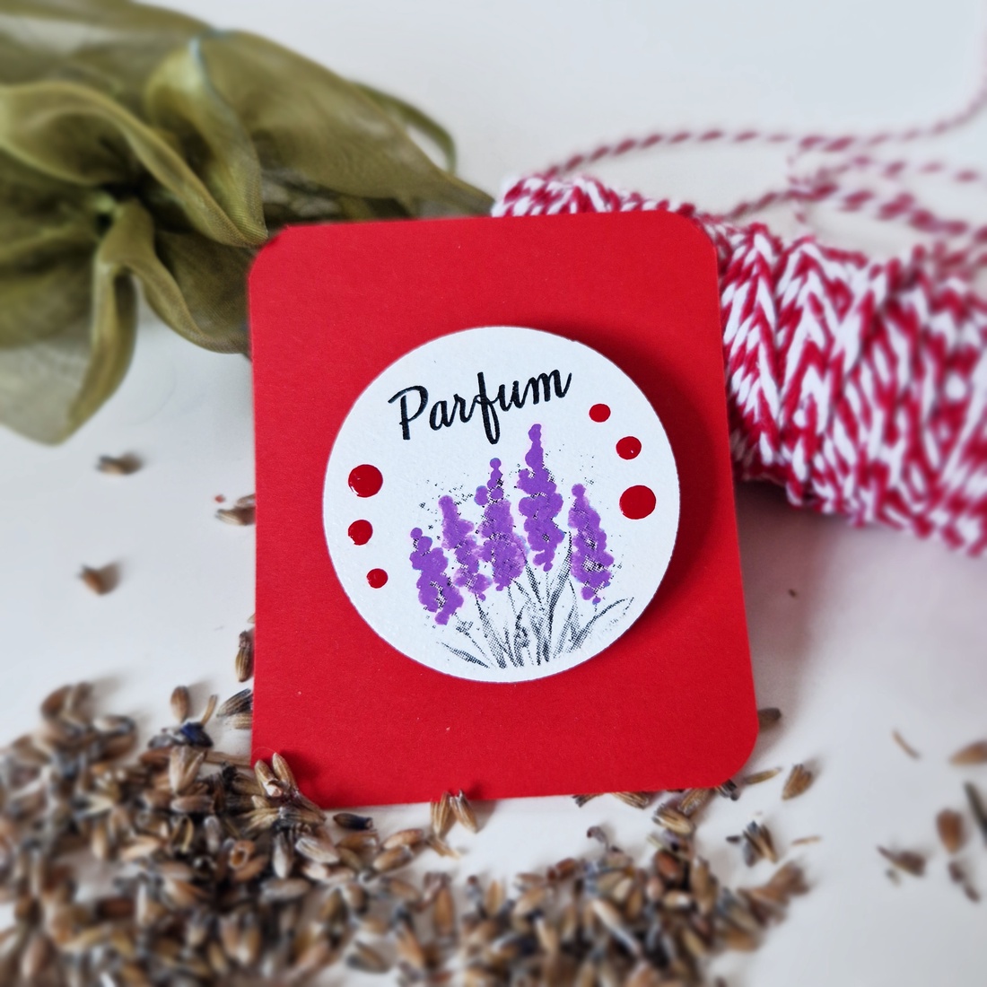 Martisor brosa Lavanda pictat manual cu text handmade - bijuterii - mărțișor - Artynos.ro