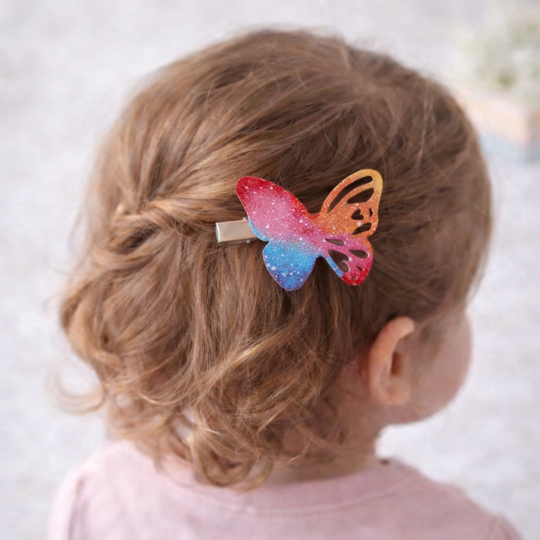 Martisor tip clama Fluturas pictat manual handmade - bijuterii - mărțișor - Artynos.ro