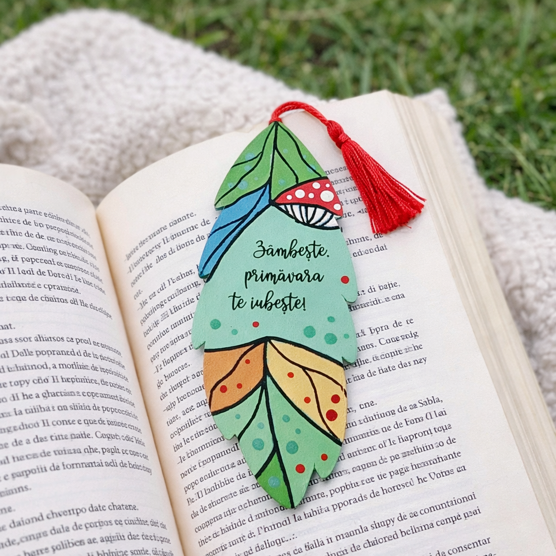 Semn de carte in forma de frunza pictat manual cu mesaj handmade - bijuterii - mărțișor - Artynos.ro