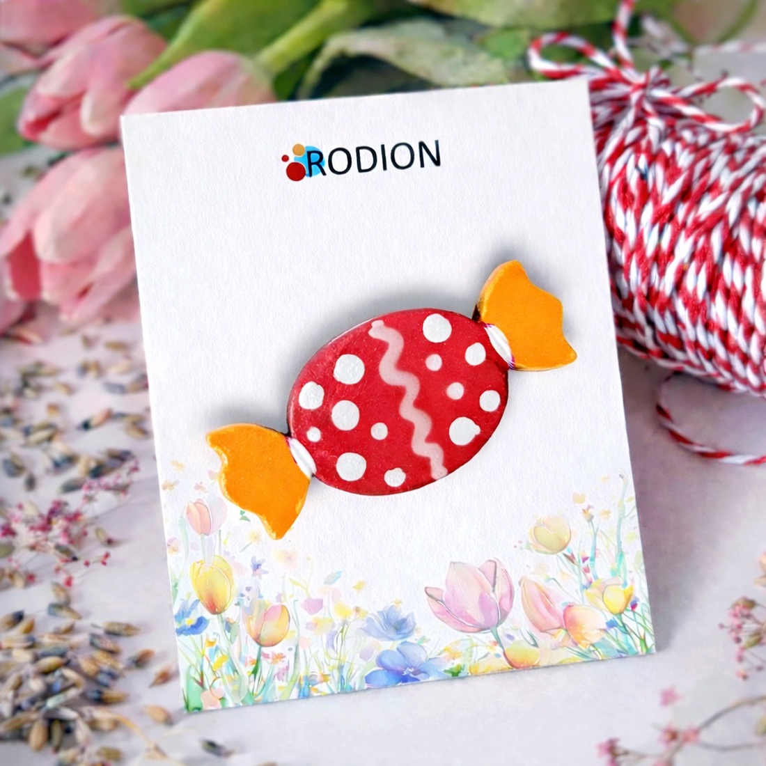 Martisoare brosa pictate manual in forma bomboana - bijuterii - mărțișor - Artynos.ro