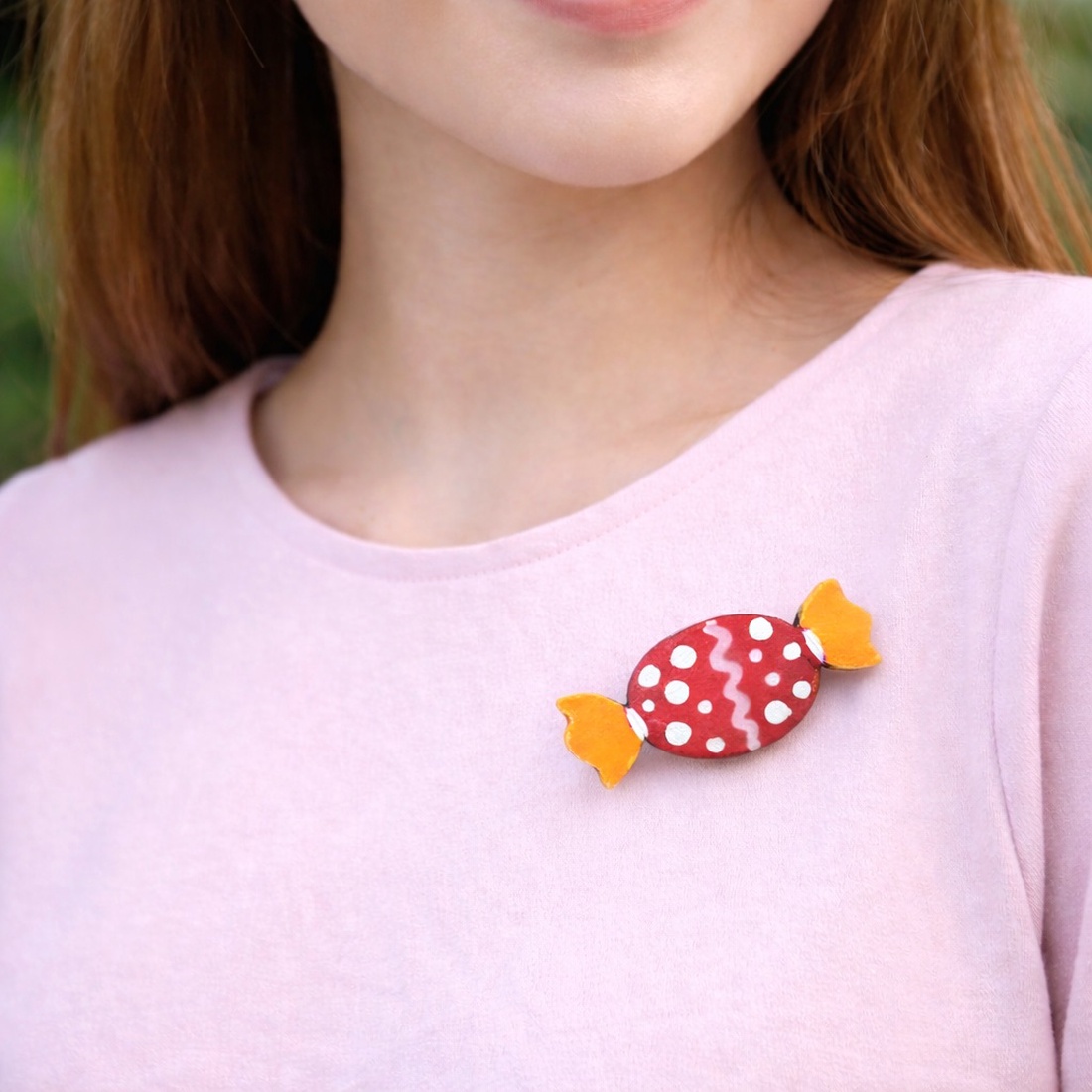 Martisoare brosa pictate manual in forma bomboana - bijuterii - mărțișor - Artynos.ro