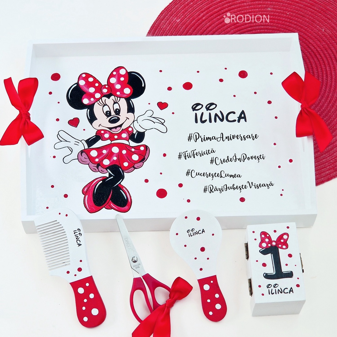Set prima aniversare fetita Minnie  tava mot personalizata pictata manual - jucării și echipamente pentru copii - saci și seturi pentru copii - seturi pentru copii - Artynos.ro