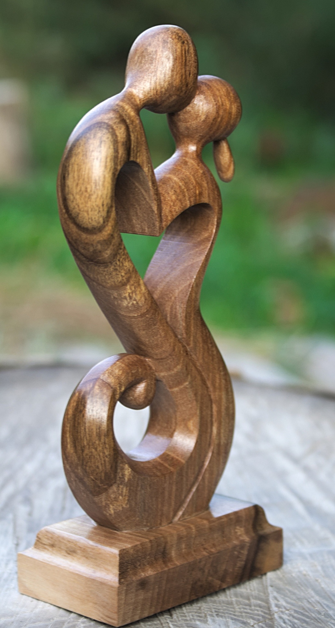 Statuie din lemn Dragoste infinită - arte vizuale și accesorii - sculptură - statuie lemn - Artynos.ro Statuie din lemn Dragoste infinită - arte vizuale și accesorii - sculptură - statuie lemn - Artynos.ro