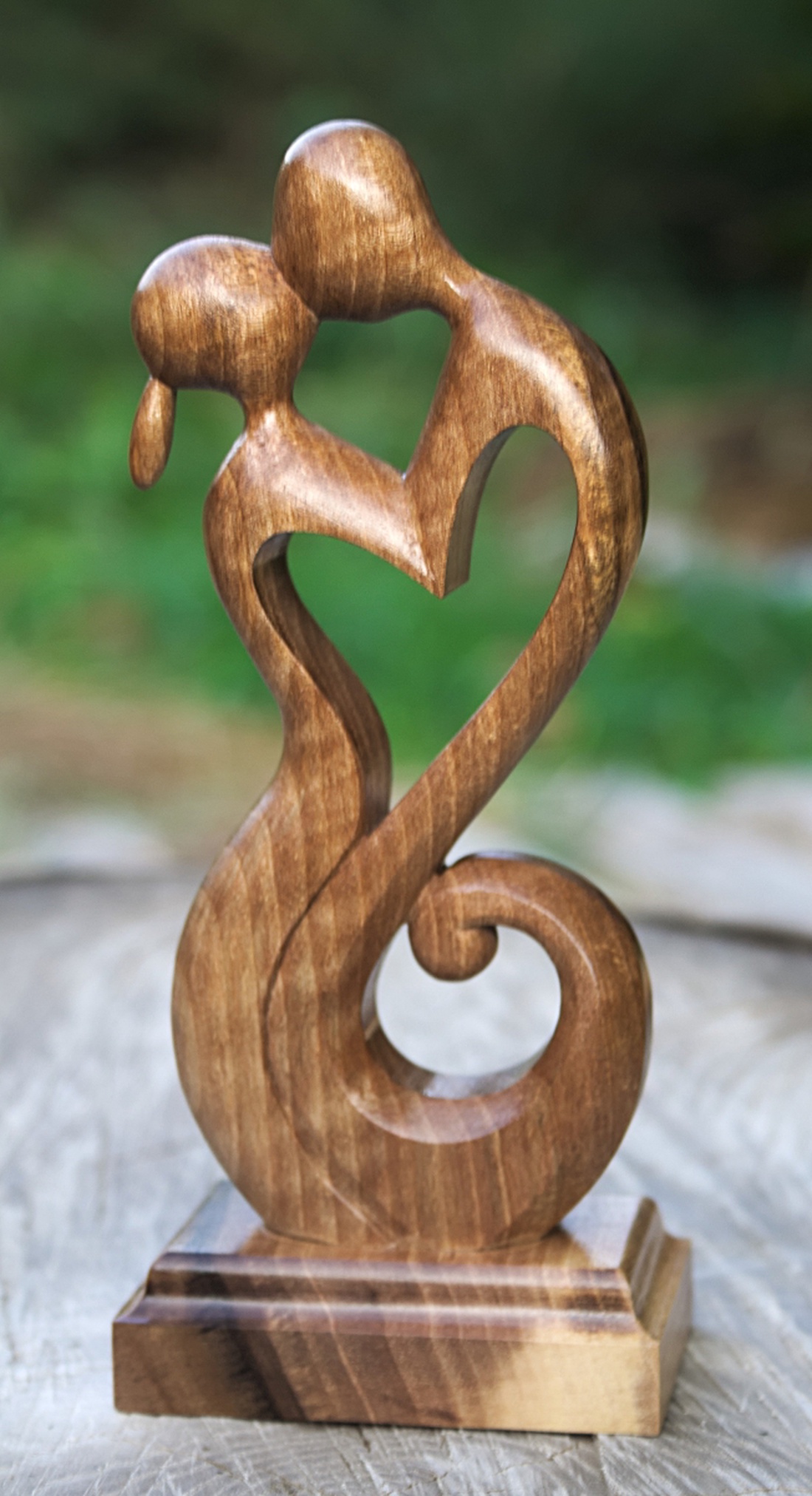Statuie din lemn Dragoste infinită - arte vizuale și accesorii - sculptură - statuie lemn - Artynos.ro Statuie din lemn Dragoste infinită - arte vizuale și accesorii - sculptură - statuie lemn - Artynos.ro