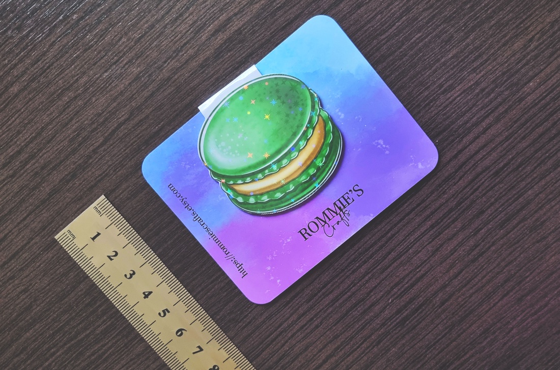 Semn de carte magnetic cu macarons, handmade - laminat cu efect holo - cadou dragut pentru iubitorii de carti - cărți și creații cu tematică muzicală, cadouri - semn de carte - Artynos.ro Semn de carte magnetic cu macarons, handmade - laminat cu efect holo - cadou dragut pentru iubitorii de carti - cărți și creații cu tematică muzicală, cadouri - semn de carte - Artynos.ro
