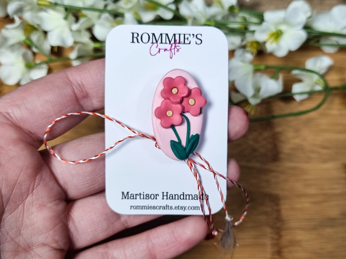 Martisor Handmade Flori Roz din Lut Polimeric Brosa cu Ac si Snur Traditional Alb-Rosu - bijuterii - mărțișor - Artynos.ro Martisor Handmade Flori Roz din Lut Polimeric Brosa cu Ac si Snur Traditional Alb-Rosu - bijuterii - mărțișor - Artynos.ro