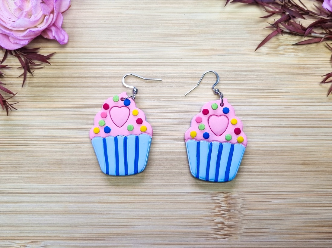 Cercei Cupcake � Bijuterii handmade din lut polimeric, inspirație desert - bijuterii - cercei - cercei lungi - Artynos.ro