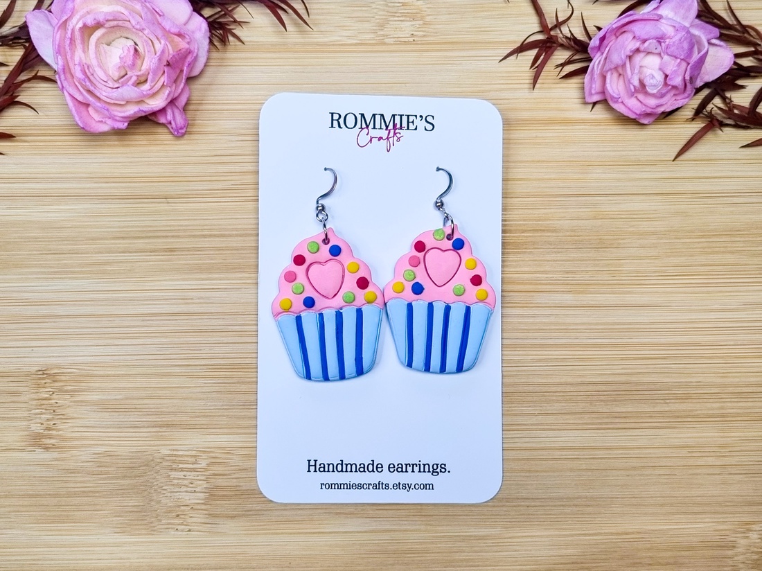 Cercei Cupcake � Bijuterii handmade din lut polimeric, inspirație desert - bijuterii - cercei - cercei lungi - Artynos.ro