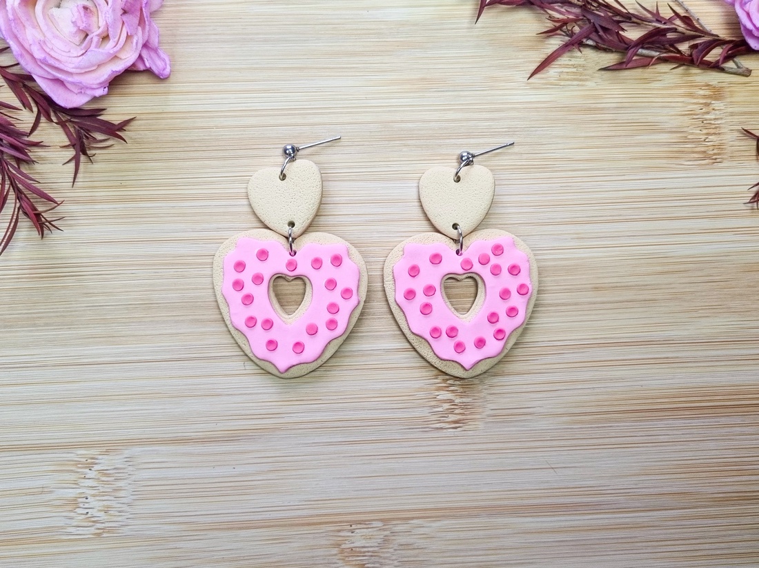 Cercei Donut Roz în Formă de Inimă � Bijuterii handmade din lut polimeric - bijuterii - cercei - cercei lungi - Artynos.ro