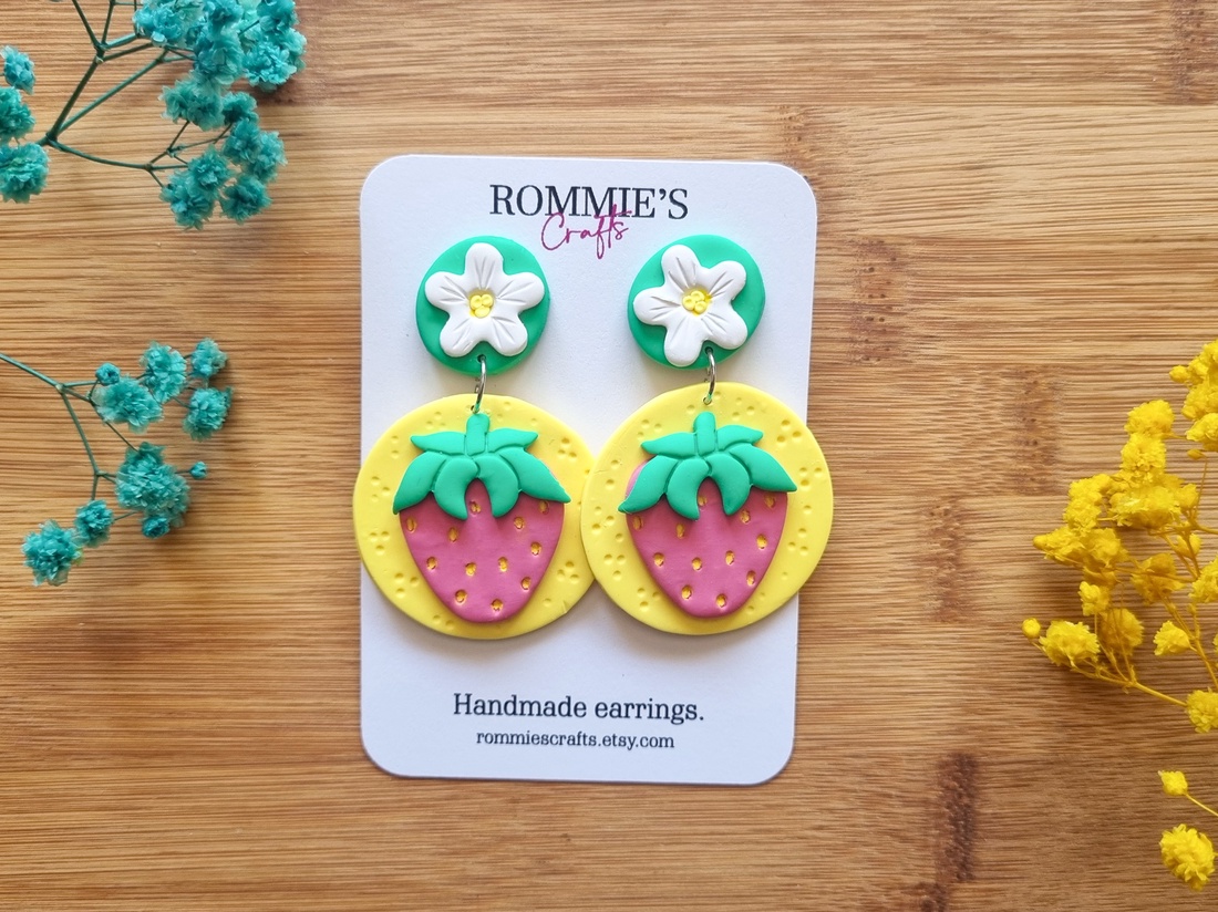 Cercei Căpșuni � Bijuterii handmade din lut polimeric, inspirație de vară - bijuterii - cercei - cercei lungi - Artynos.ro