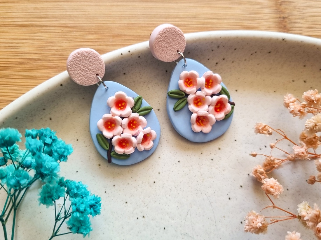 Cercei Sakura � Bijuterii handmade din lut polimeric, design floral tip lacrimă - bijuterii - cercei - cercei lungi - Artynos.ro