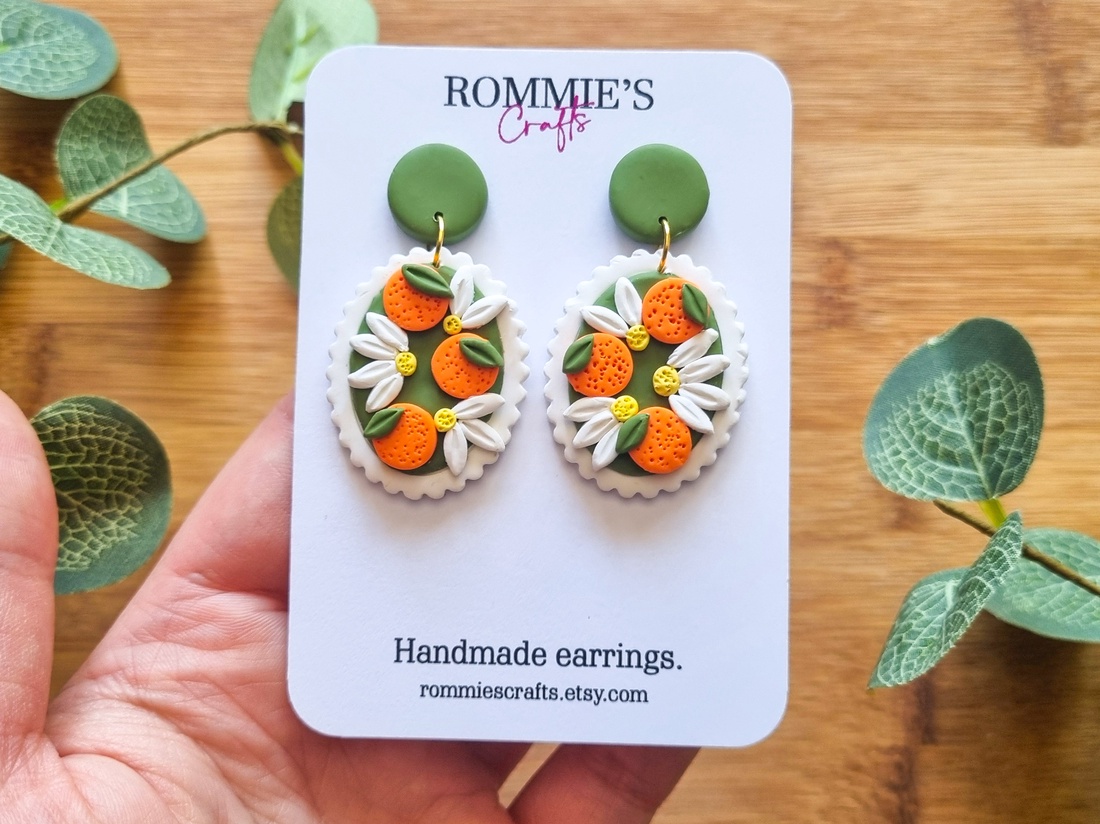 Cercei Citrus cu Flori de Portocal � Bijuterii handmade din lut polimeric, inspirație din natură - bijuterii - cercei - cercei lungi - Artynos.ro