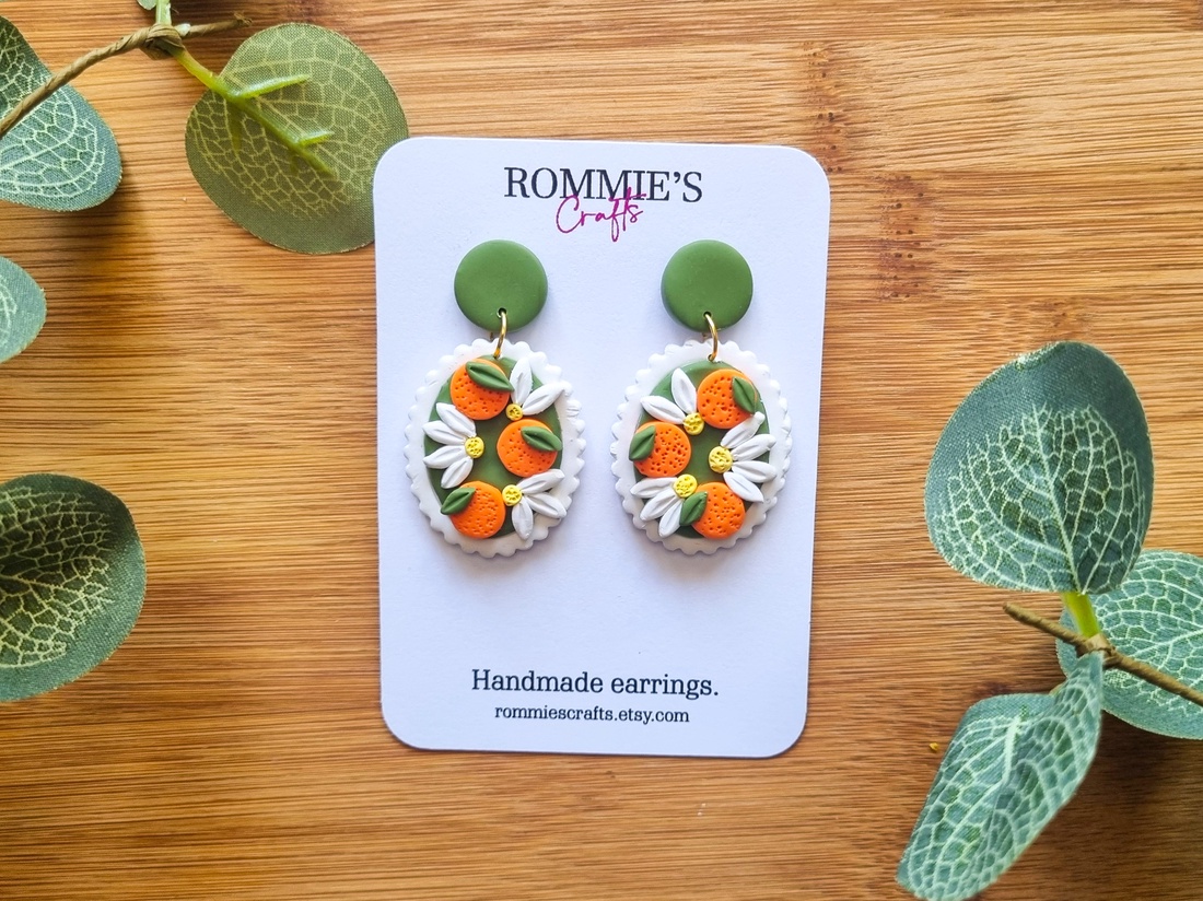 Cercei Citrus cu Flori de Portocal � Bijuterii handmade din lut polimeric, inspirație din natură - bijuterii - cercei - cercei lungi - Artynos.ro