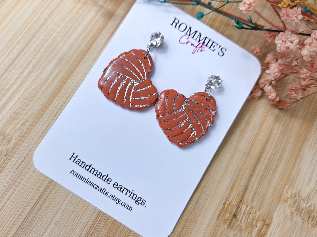 Cercei Mocha în Formă de Inimă � Bijuterii handmade din lut polimeric - bijuterii - cercei - cercei lungi - Artynos.ro