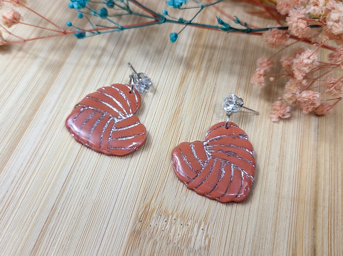 Cercei Mocha în Formă de Inimă � Bijuterii handmade din lut polimeric - bijuterii - cercei - cercei lungi - Artynos.ro