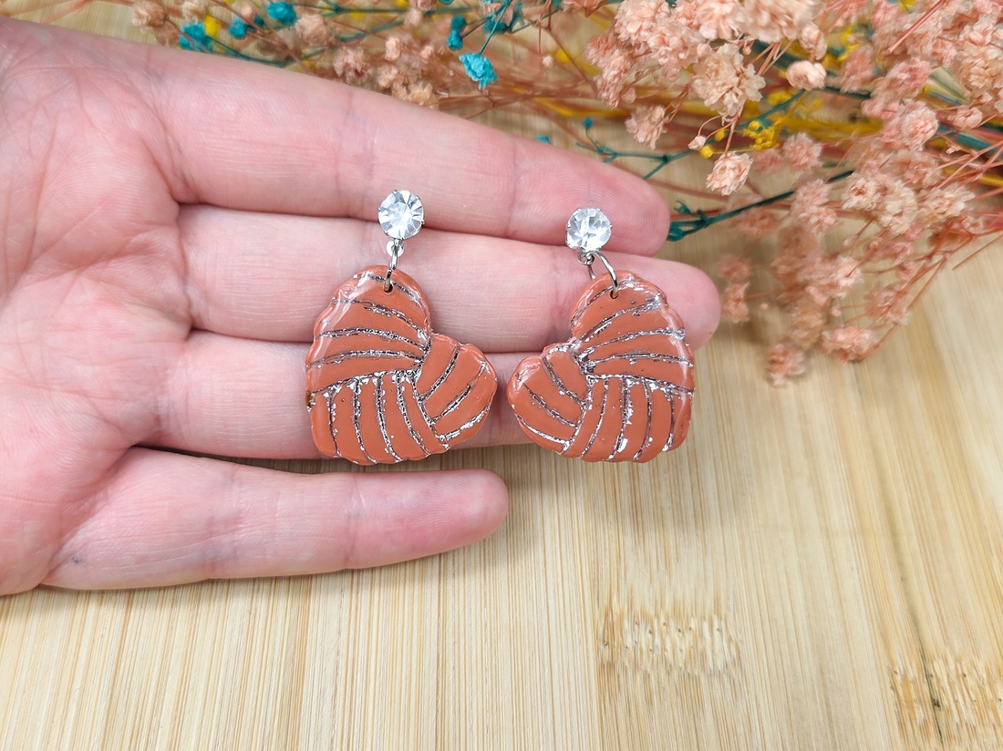 Cercei Mocha în Formă de Inimă � Bijuterii handmade din lut polimeric - bijuterii - cercei - cercei lungi - Artynos.ro