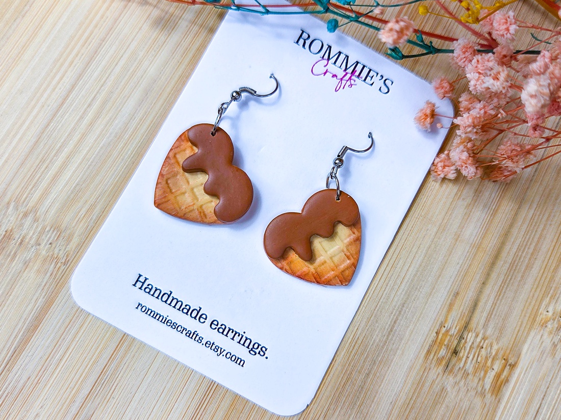 Cercei Inimă Waffle cu Ciocolată � Bijuterii handmade din lut polimeric - bijuterii - cercei - cercei lungi - Artynos.ro