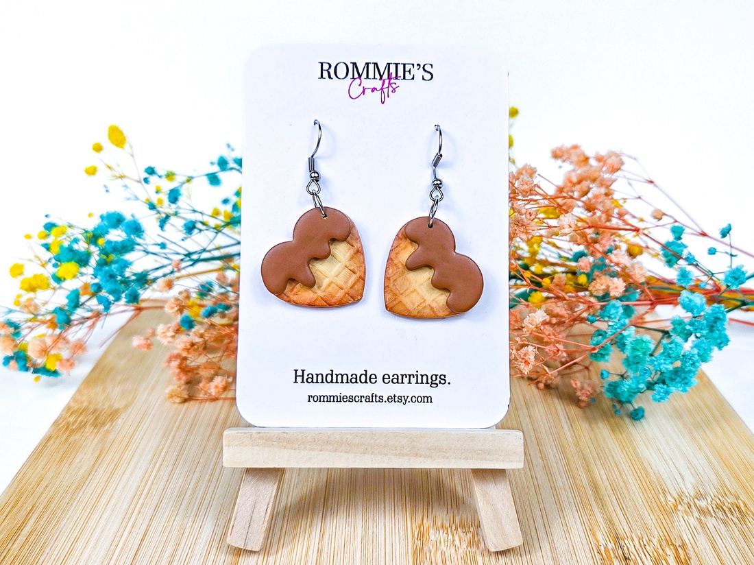 Cercei Inimă Waffle cu Ciocolată � Bijuterii handmade din lut polimeric - bijuterii - cercei - cercei lungi - Artynos.ro