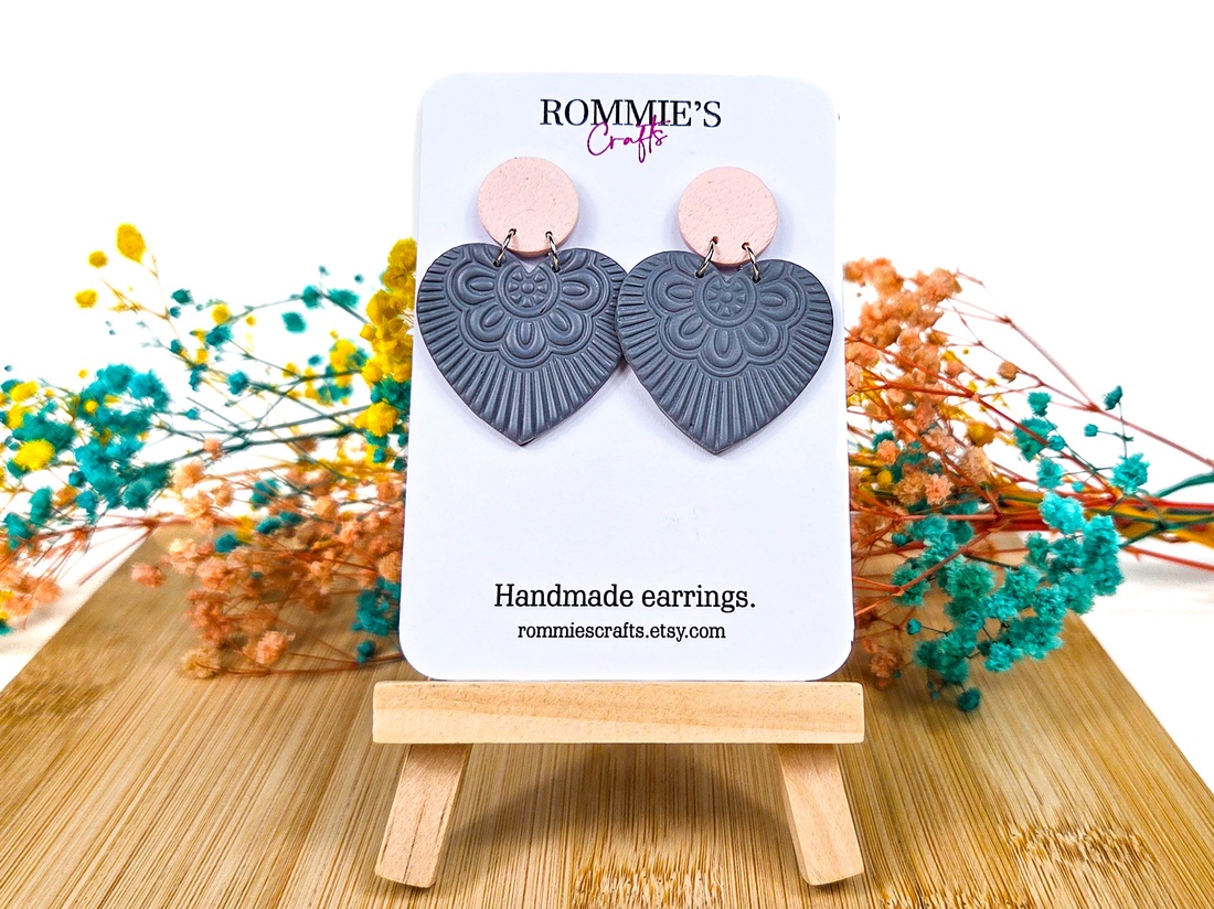 Cercei Inimă cu Mandala Embosată � Bijuterii handmade din lut polimeric - bijuterii - cercei - cercei lungi - Artynos.ro