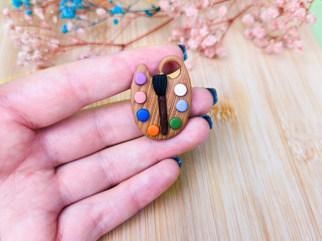 Martisor Handmade Paleta Pictura � Lucrat Manual din Lut Polimeric, 4x2.5 cm - bijuterii - mărțișor - Artynos.ro