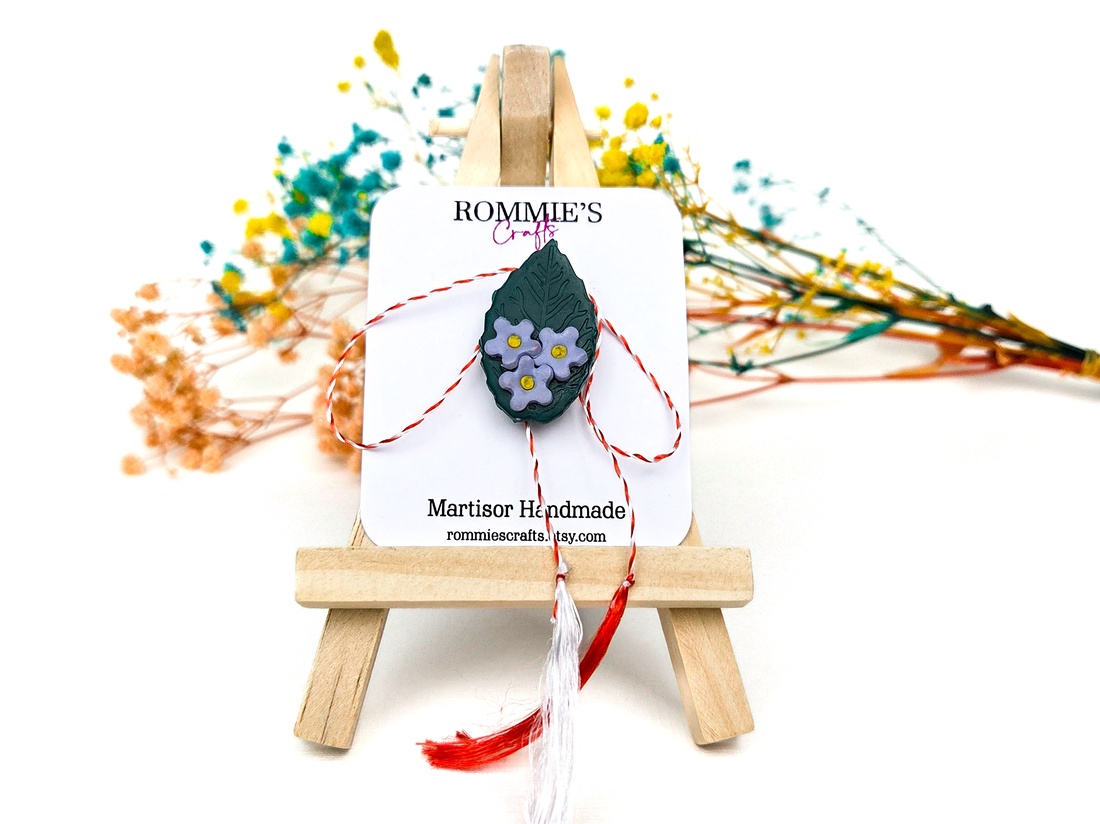 Mărțișor Broșă Frunză cu Flori � Lucrat Manual din Lut Polimeric, 3x2 cm - bijuterii - mărțișor - Artynos.ro