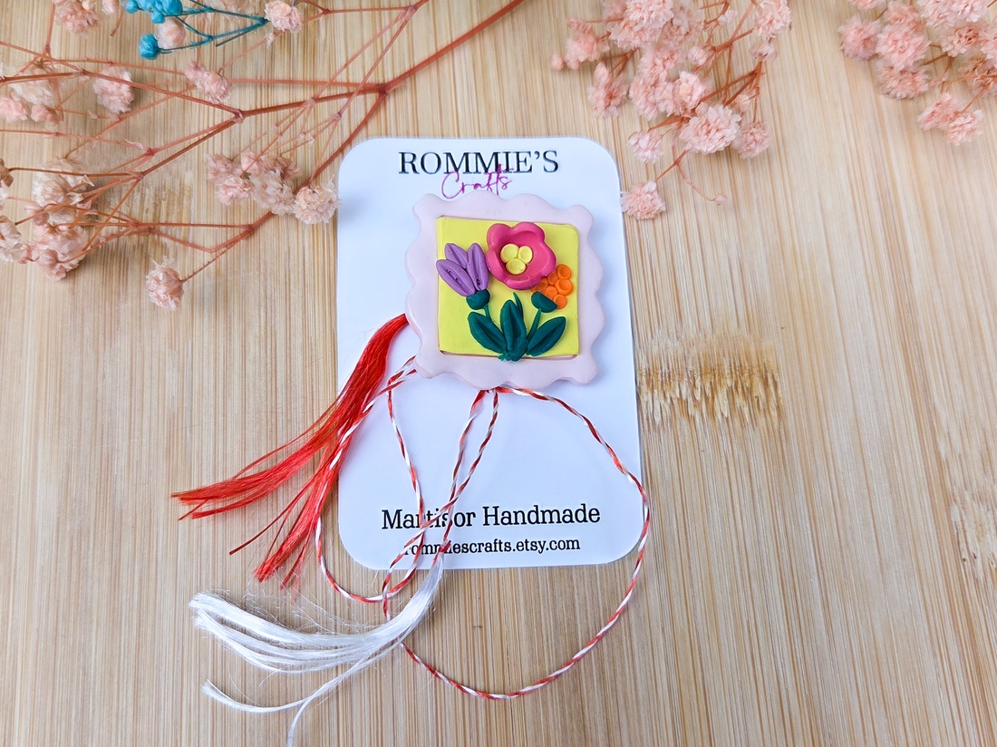 Martisor Handmade Timbru Floral din Lut Polimeric � Brosa cu Ac si Snur Traditional Alb-Rosu - bijuterii - mărțișor - Artynos.ro