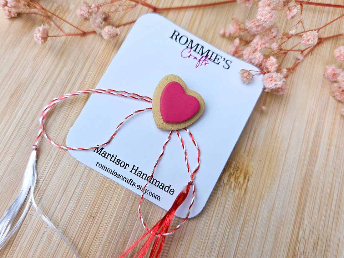 Mărțișor Handmade Inimă din Lut Polimeric pentru 1 si 8 martie - sistem de prindere tip pin - bijuterii - mărțișor - Artynos.ro